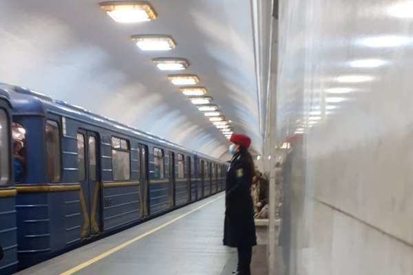 Пасажиропотік в метро щодня вже сягає майже 800 тисяч людей