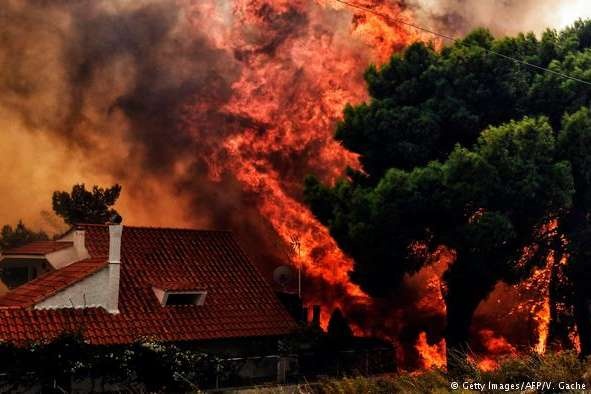 Лісові пожежі в Греції призвели до загибелі десятків людей