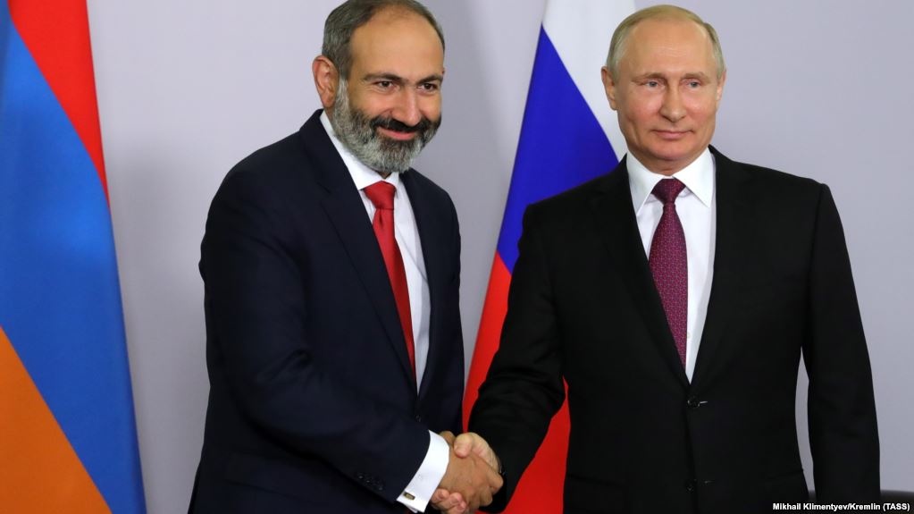 Премьер-министром Армении Никол Пашинян и президент РФ Владимир Путин