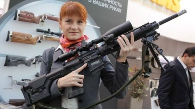 У 2001 році звичайна російська дівчина несподівано починає активно вболівати за легалізацію зброї. Фото: Fb Марії Бутіної