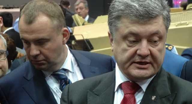 У «мутній воді» скандалу навколо «Укроборонпрому» рік тому потонула частина рейтингу тодішнього президента Петра Порошенка
