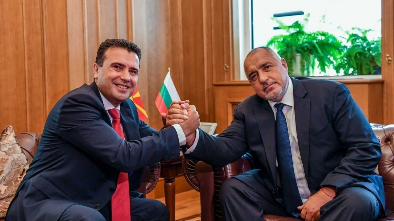 А ще три роки тому, Болгарія та Македонія підписали угоду про дружбу і добросусідство. Вона передбачала, що Софія підтримає Скоп’є на шляху до ЄС.