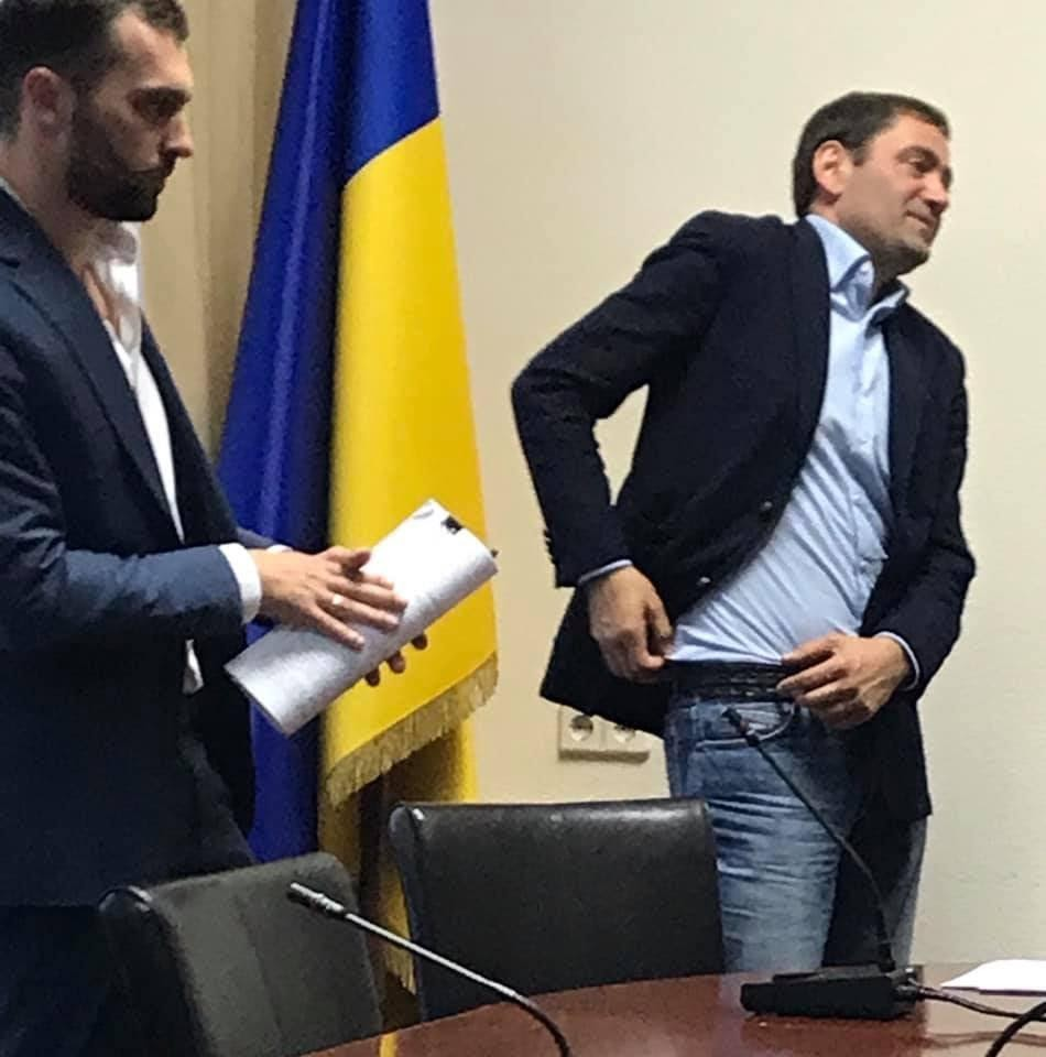 Засідання комітету Верховної Ради: зліва Андрій Астапов, справа – Борис Баум. Фото з Facebook журналіста Юрія Ніколова
