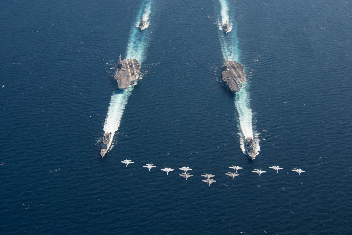 Авіаносці USS Harry S. Truman (CVN-75) і USS Abraham Lincoln (CVN-72) в рамках тренувань в Атлантичному океані