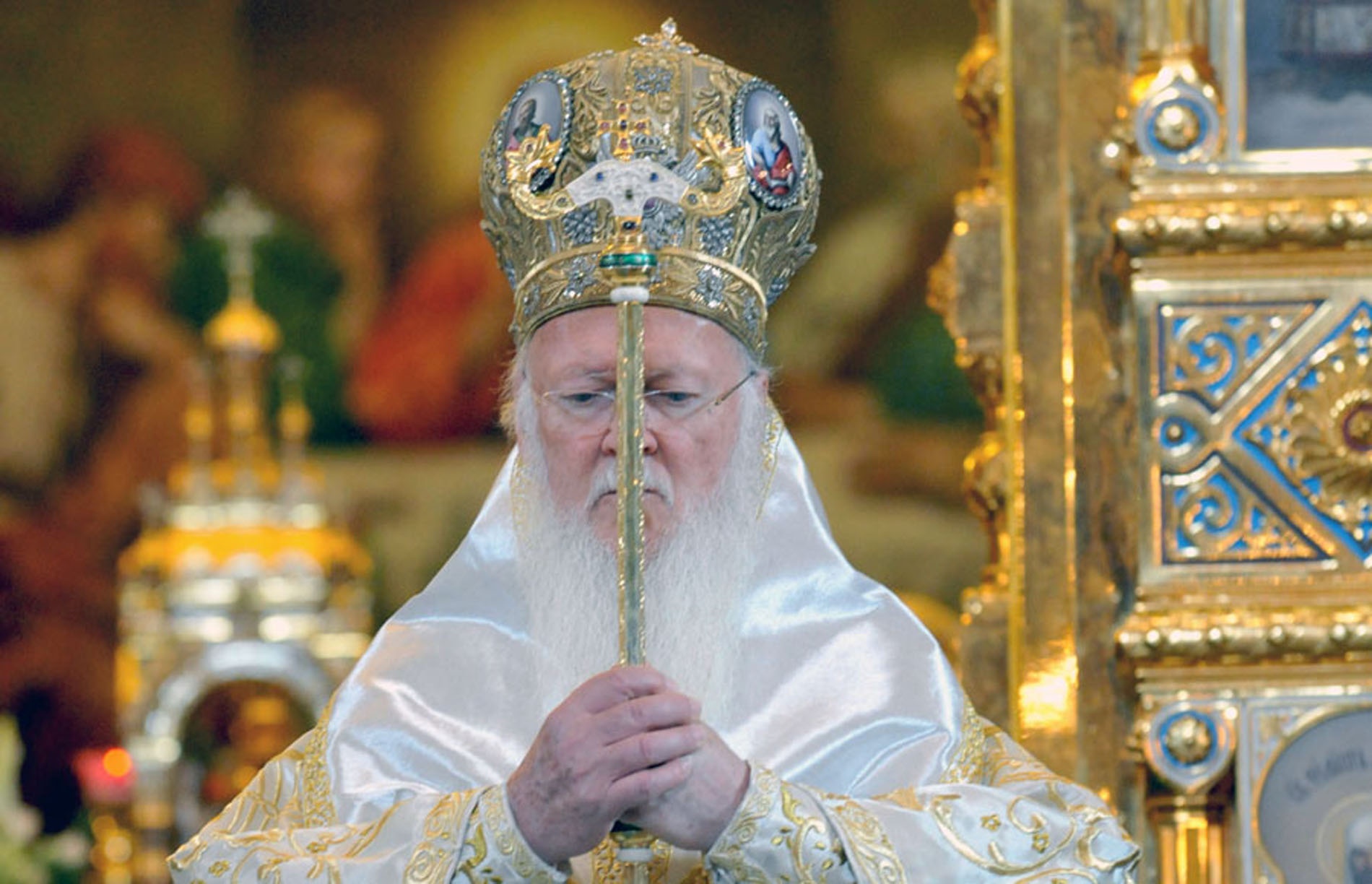 Вселенський Патріарх Варфоломій вирішив зміцнити свою роль і місце в історії, рішуче діючи не лише щодо України, а і деяких інших країн