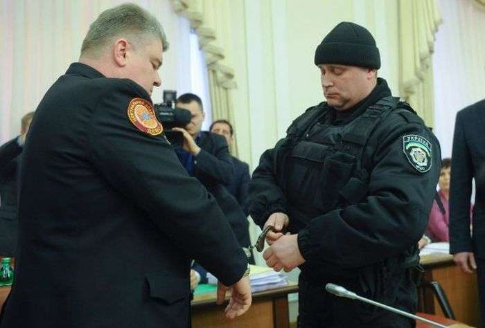 Сергей Бочковский стал известным на всю страну после того, как на него в марте 2015 года надели наручники в прямом эфире на заседании правительства