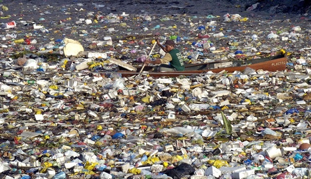 «Легендарний» пластиковий сміттєвий острів посеред Тихого океану