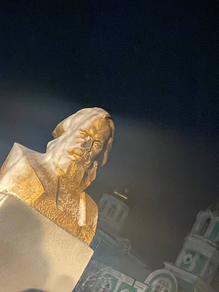 Невідомі позбавили носа пам'ятник Карлу Марксу у селищі Холмське на Одещині