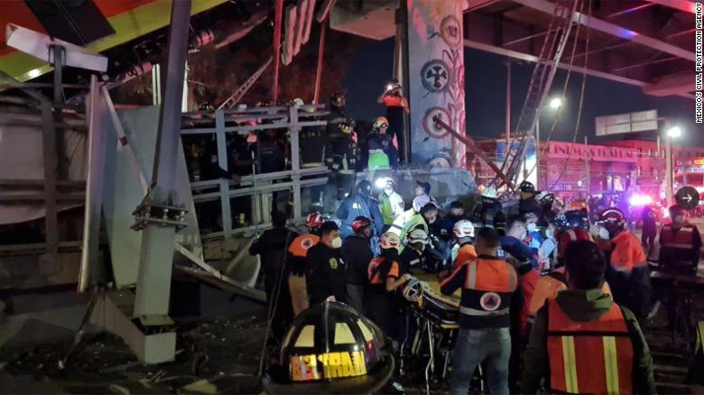 Аварійні бригади на обваленому шляхопроводі на станції Олівос у Мехіко, Мексика, 3 травня