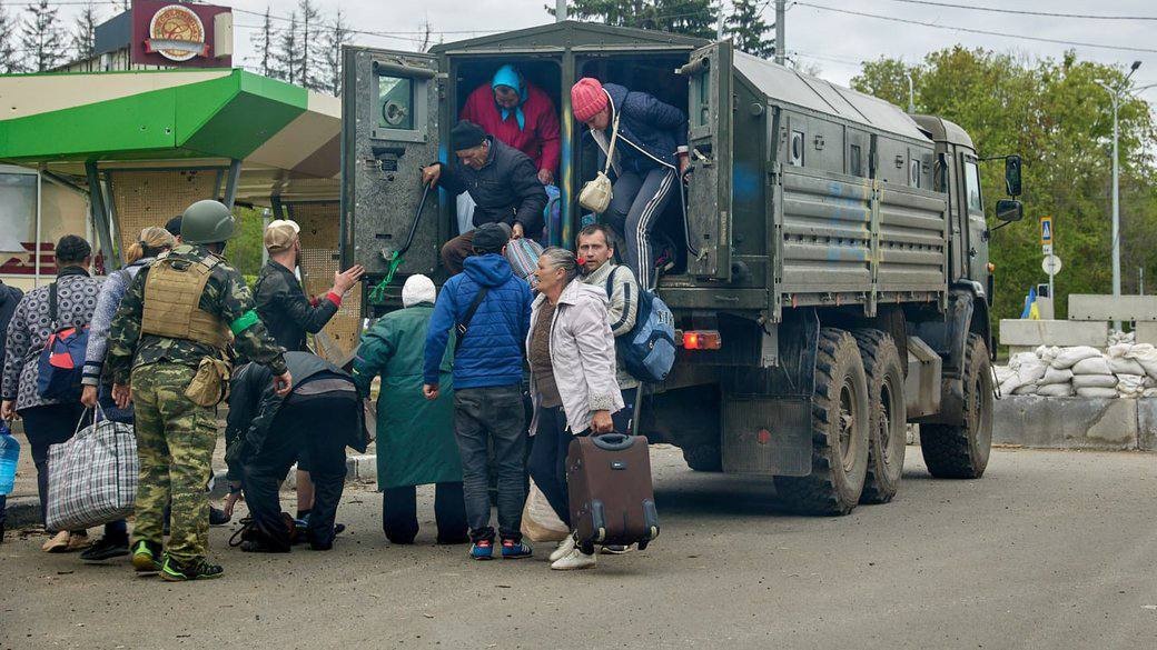 Російський Камаз Мустанг використовується українськими силами для евакуації громадян села Руська Лозова. Квітень 2022. Фото: Немічев
