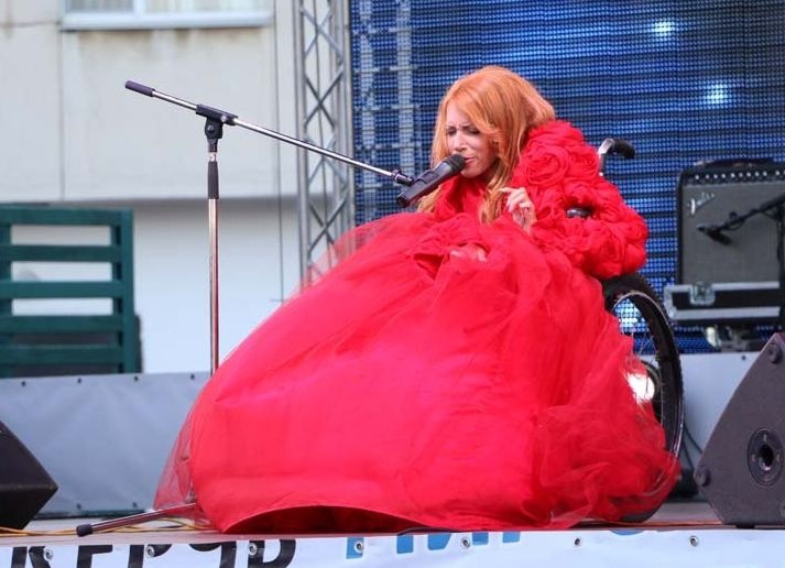 В 2015 году Юлия Самойлова выступила в оккупированном Крыму
