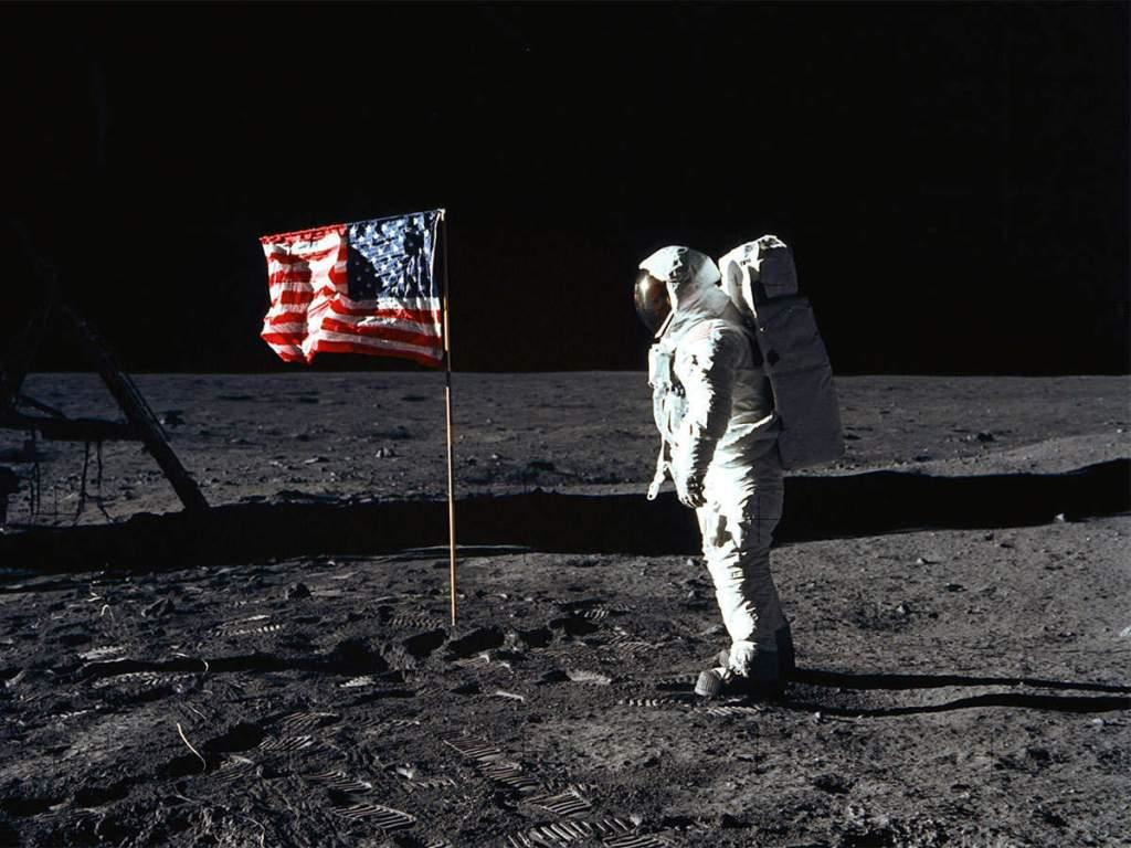 Американський астронавт на Місяці