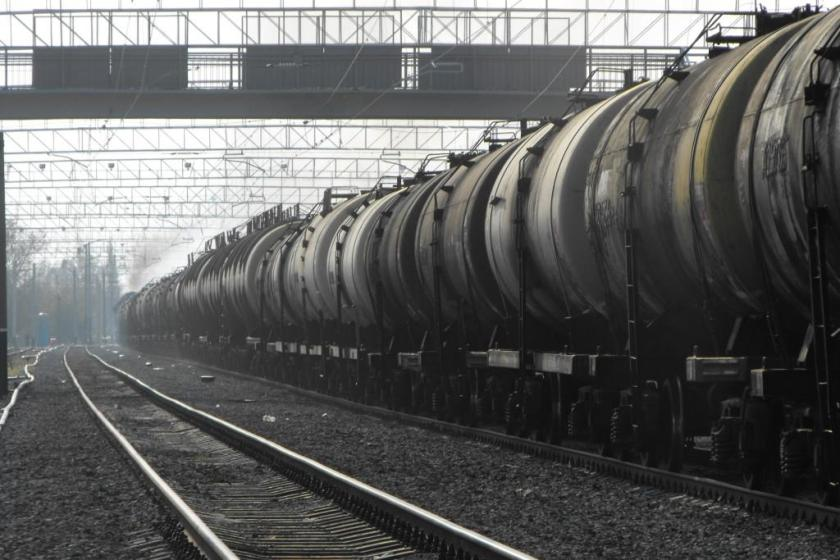 Левова частка нафтопродуктів потрапляє в Україну залізницею
