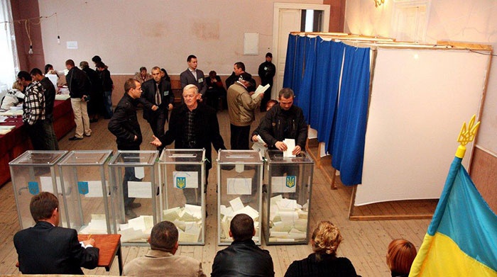 Голосування на виборчих дільницях. Фото з відкритих джерел