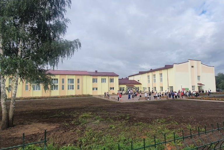Сільську школу на Хмельниччині будували з 1989 року. Фото з сайту ОДА