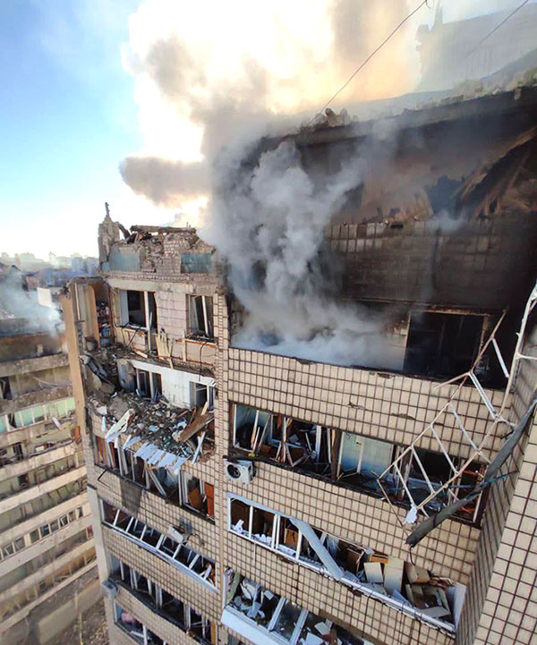 Зруйнована багатоповерхівка у столиці від ракетного удару російського окупанта 16 березня
