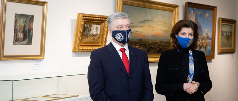 Петро Порошенко з дружиною Мариною під час презентації виставки картин в музеї Іван Гончара