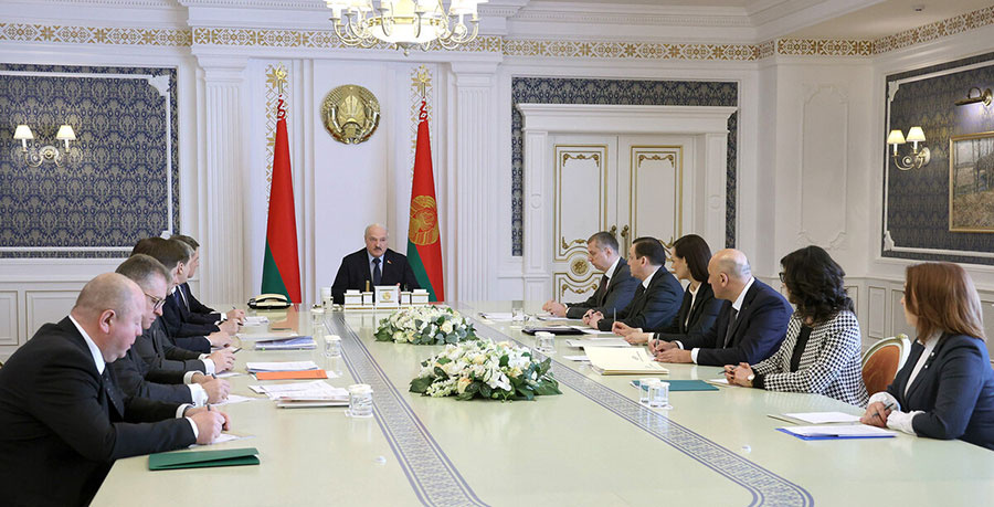 Лукашенко спілкується з журналістами (фото з сайту президента Білорусі)