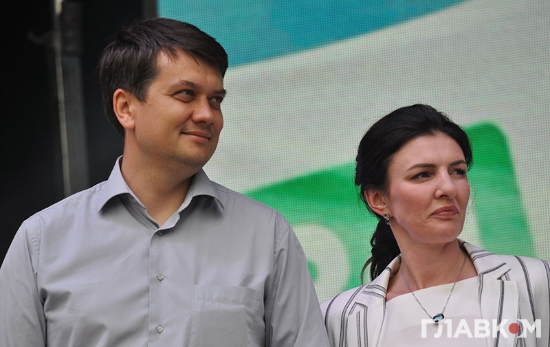 Лідер партії Дмитро Разумков і кандидат у 189 окрузі Олена Копанчук