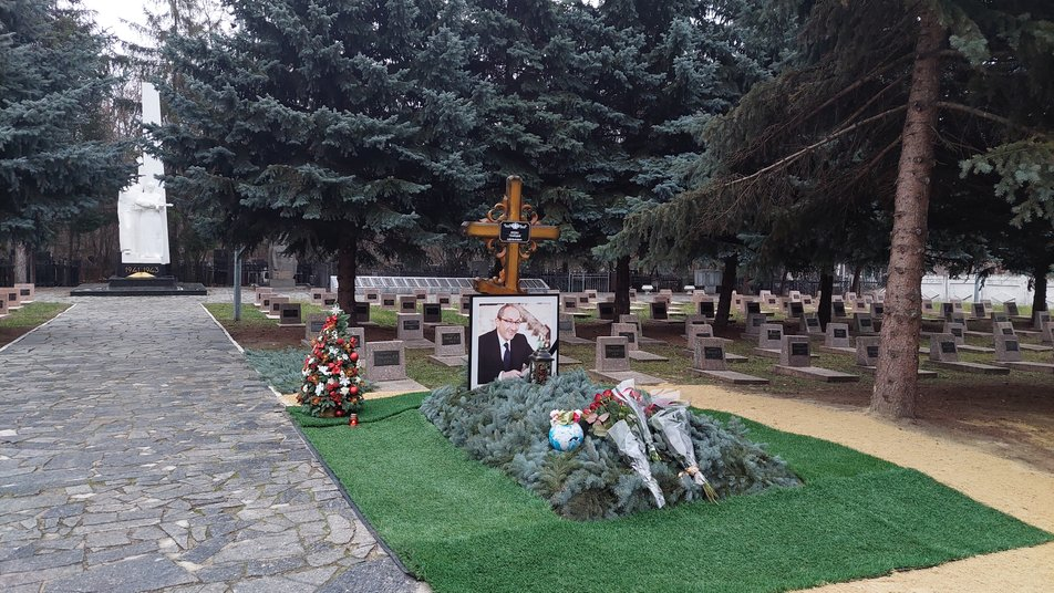Так 14 грудня виглядає могила Геннадія Кернеса, фото: suspilne