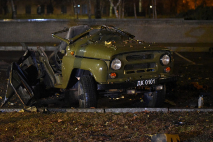 Окупаційна влада Донецька 18 лютого увечері заявила про вибух авто на парковці біля будинку «уряду», назвавши це українською диверсією