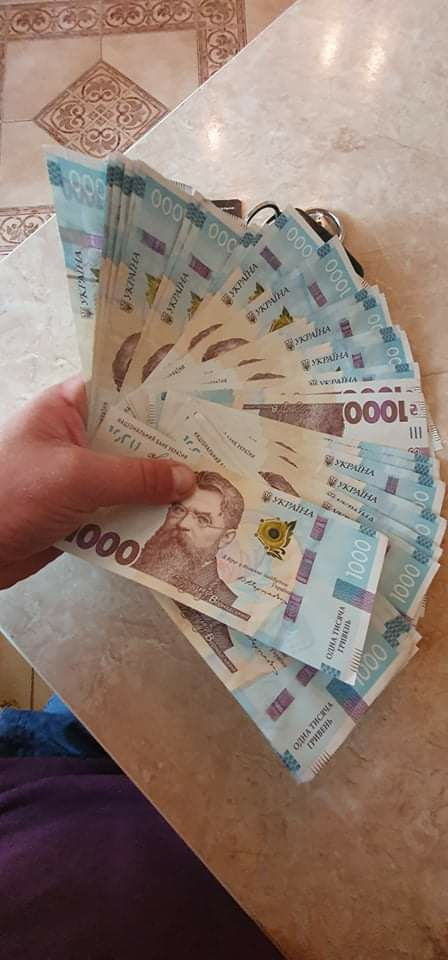Банкомат выдал мужчине 40 купюр номиналом в 1000 гривен