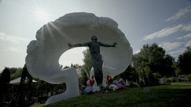 Мемориал ликвидаторам аварии в Чернобыле на Митинском кладбище в Москве