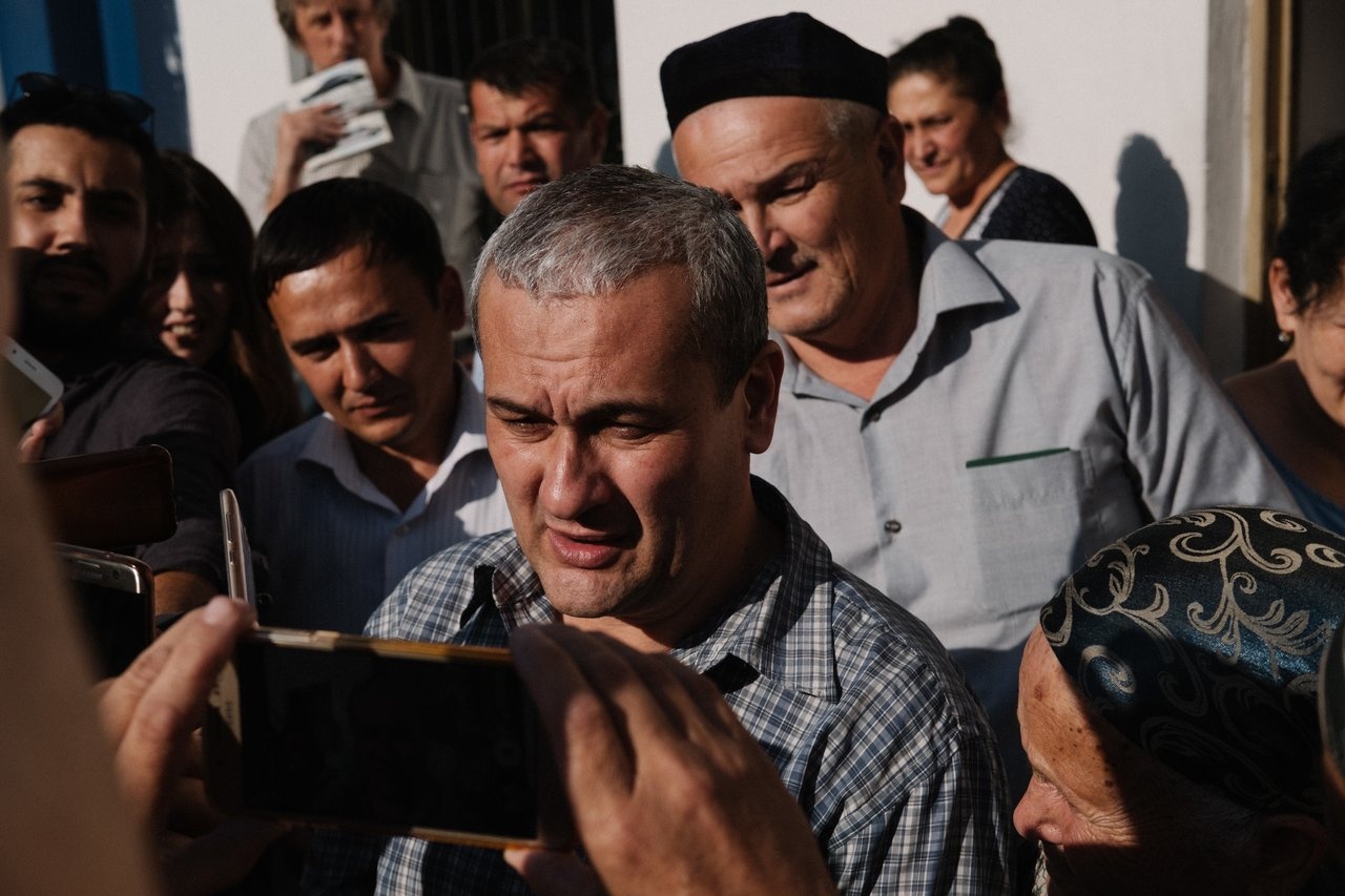Журналист Бобомурод Абдуллаев у здания суда, 7 мая 2018 года.