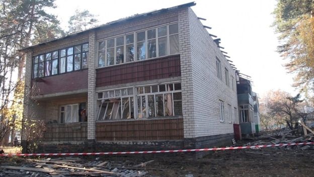 Выбитые окна и двери - такие повреждения получили все жилые дома в Дружбе