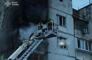 У Києві ліквідували пожежу після атаки БпЛА: ДСНС показала наслідки