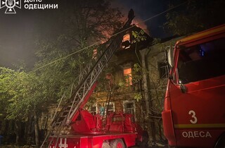 Вісім постраждалих, загибла та значні руйнування: наслідки нічної атаки на Одесу