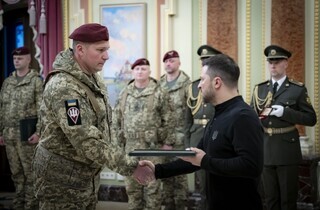 Президент відзначив воїнів нагородами у День десантно-штурмових військ