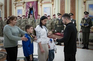 Президент відзначив воїнів нагородами у День десантно-штурмових військ