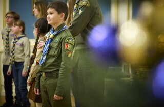 Пластуни передали Зеленському Вифлеємський вогонь миру