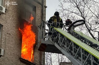 Атака дронів на Київ: зʼявилися фото наслідків