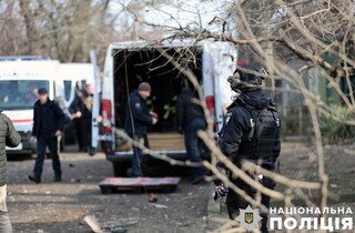 Авіаудар РФ по Херсону: поліція показала наслідки