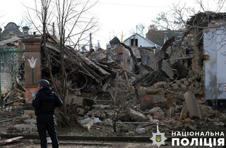 Авіаудар РФ по Херсону: поліція показала наслідки