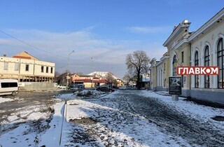 Зачарований тендер. Хто прибере руїни перед вокзалом у Мукачеві?