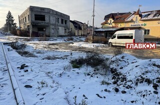 Зачарований тендер. Хто прибере руїни перед вокзалом у Мукачеві?