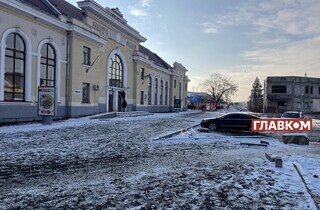 Зачарований тендер. Хто прибере руїни перед вокзалом у Мукачеві?