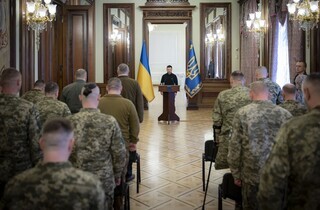 Зеленський нагородив фахівців Державної спеціальної служби транспорту