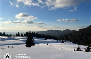 Краєвиди, від яких перехоплює подих. Прикордонники показали засніжені рубежі України