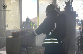 В Івано-Франківську в офісі вибухнула зарядна станція, є постраждалі (фото)