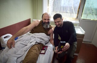 Зеленський провідав поранених захисників у Запоріжжі