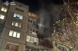 У Києві через обстріл РФ загинула людина: кадри та наслідки від ДСНС