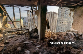 Нічна атака на Київ: з’явилися кадри зсередини зруйнованого будинку (фото)