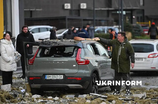 Нічна атака на Київ: з’явилися кадри зсередини зруйнованого будинку (фото)