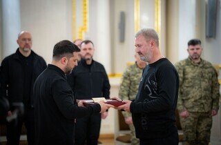 Зеленський відзначив воїнів званням Героя України