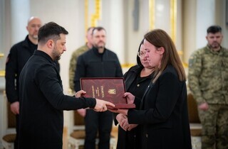 Зеленський відзначив воїнів званням Героя України