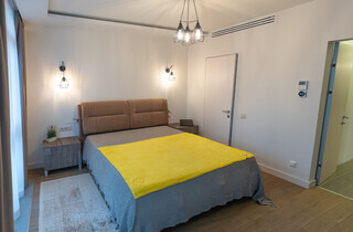 Дівчина, яка через ракетний удар по Краматорську залишилася без ніг, отримала квартиру від Ахметова